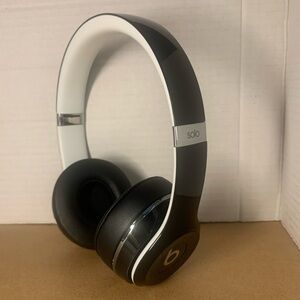 Beats Solo 2 Black and White Headphones
